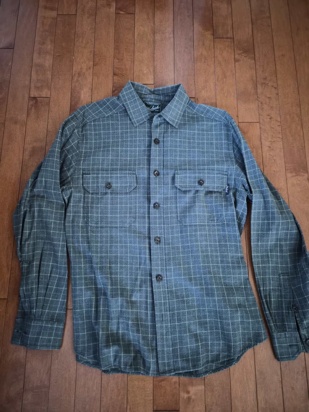 Woolrich Green Plaid Lightweight Shirt. Size Medium.